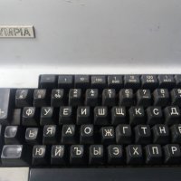 Пишеща машина Olympia International, снимка 3 - Антикварни и старинни предмети - 39811535