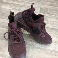 нови дамски обувки в цвят бордо 41номер 35лв, снимка 1 - Маратонки - 44595992