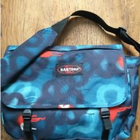 eastpak - страхотна спортна чанта , снимка 1 - Чанти - 30261924