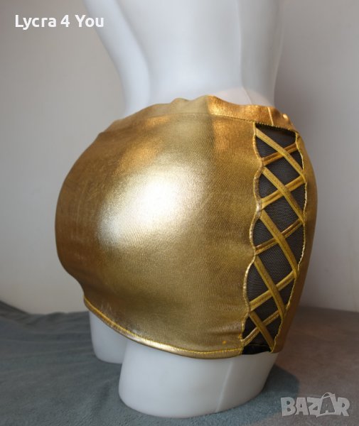 S/M къса златиста лачена пола с платки черен тюл странично, снимка 1