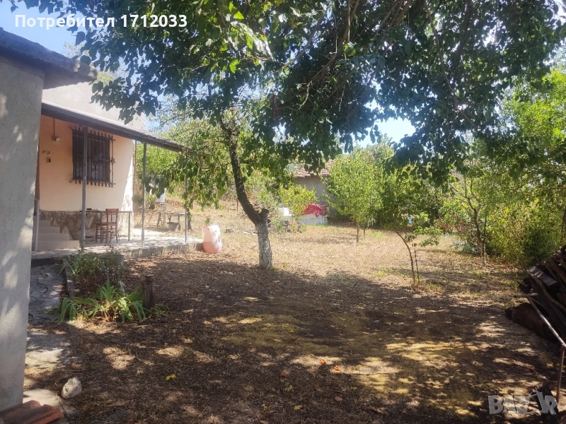 Двор Вила с постройка., снимка 1