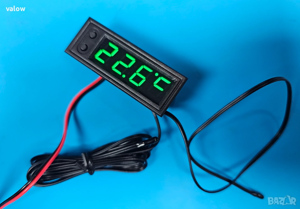 Цифров панелен волтметър термометър часовник за кола камион каравана мотор и др, снимка 1