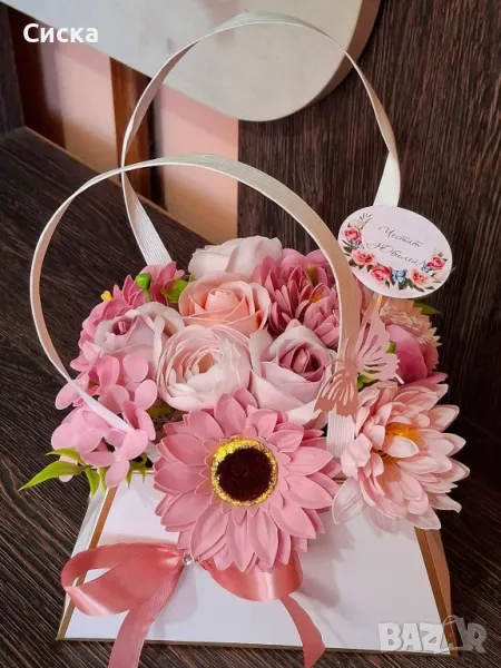 Кокетна дамска чанта със сапунени цветя от пластичен сапун, снимка 1