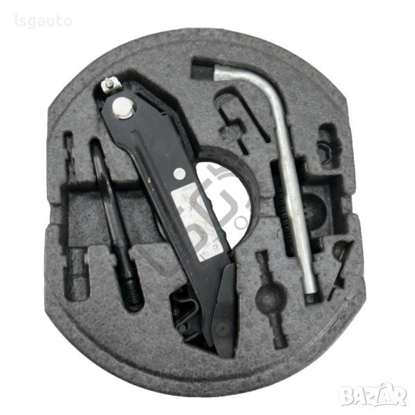 Комплект крик,ключ за джанти и кука за теглене  Volkswagen Scirocco III 2008-2017 ID: 153916, снимка 1