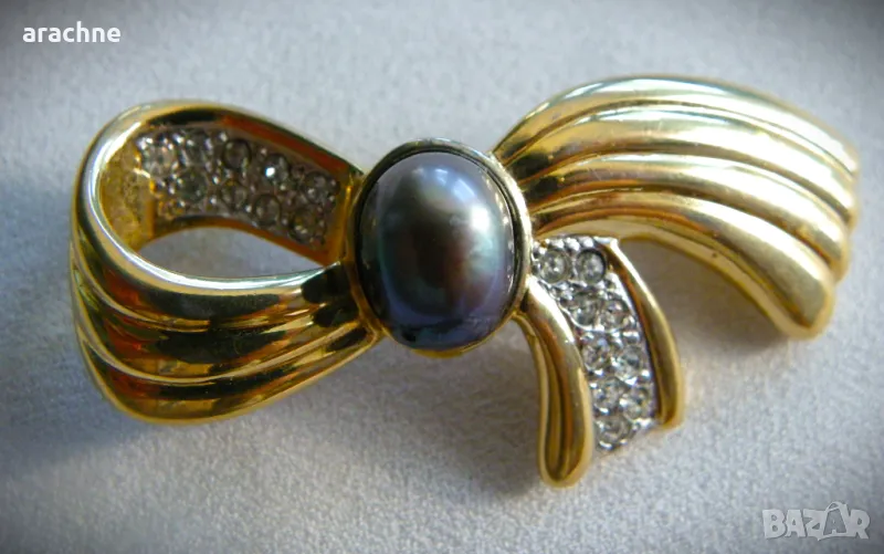 Позлатена брошка с черна тихоокеанска перла, снимка 1