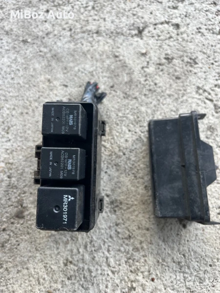 Кутия релета Мицубиши Аутлендър 2 Mitsubishi Outlander (2006-2012), снимка 1