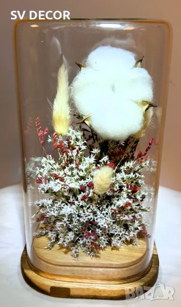 Стъклен купол с украса от суха растителност, снимка 1