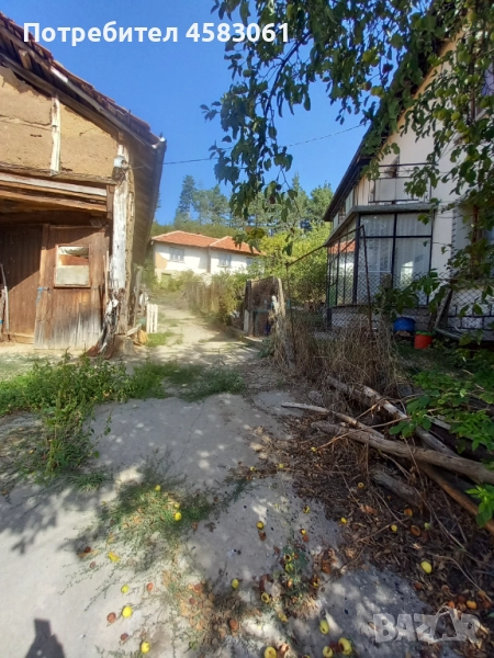 Къща с дворно място, снимка 1