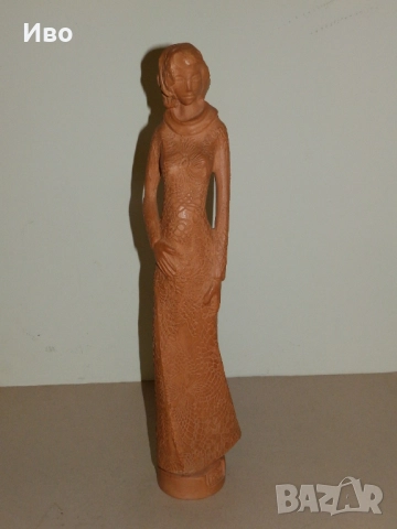 Авторска статуетка, фигура на жена