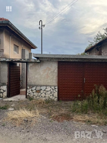 Масивна къща 250 кв.м. с двор, снимка 17 - Къщи - 51899147