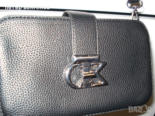 Продавам дамска малка чанта с дълга дръжка., снимка 4 - Чанти - 54055571