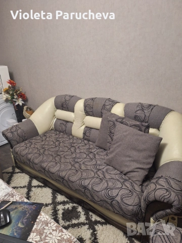 Сравнително запазена холова гарнитура за някой който се нуждае.