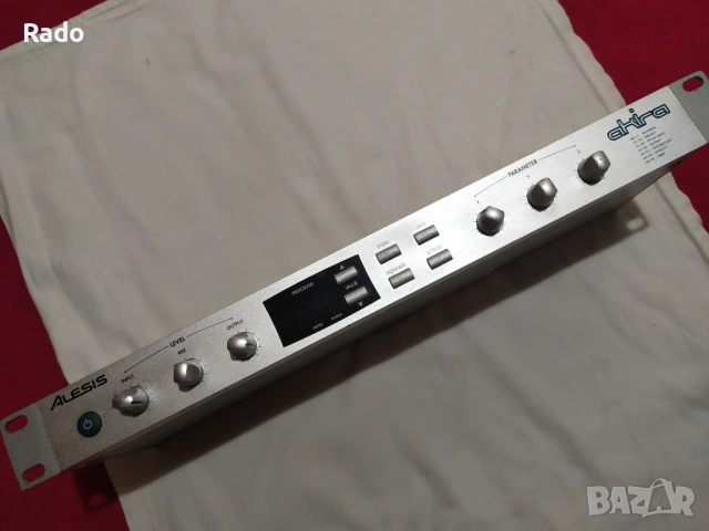 Продавам вокален ефект "Alessis Akira"