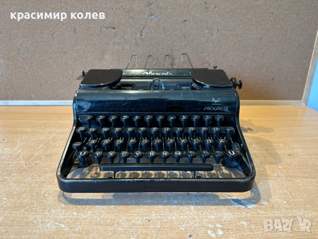 стара пишеща машина "Olympia Progress"