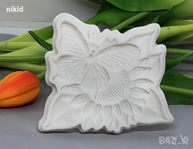 Голяма Пеперуда кацнала на цвете слънчоглед силиконов молд форма фондан декор, снимка 3 - Форми - 52369613