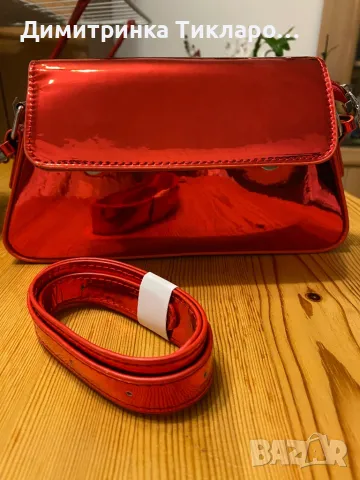 Дамска червена лачена чанта