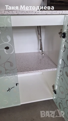 Реновиран бял шкаф за баня с модерна мивка тип купа и луксозна батерия, снимка 7 - Мивки - 51129855