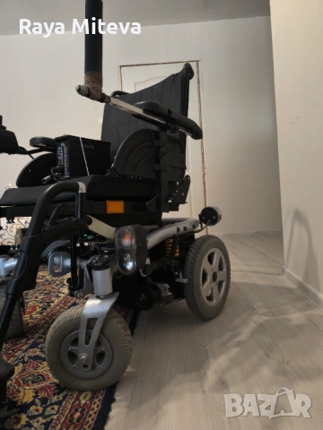Акумулаторен инвалиден стол Invacare Bora, снимка 3 - Инвалидни колички - 53129929