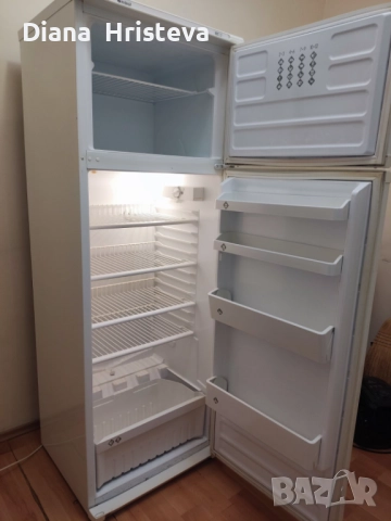 Хладилник с горна камера Индезит , снимка 3 - Хладилници - 52203933