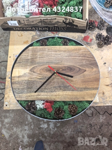 Стенен часовник орех и скандинавски мъх 