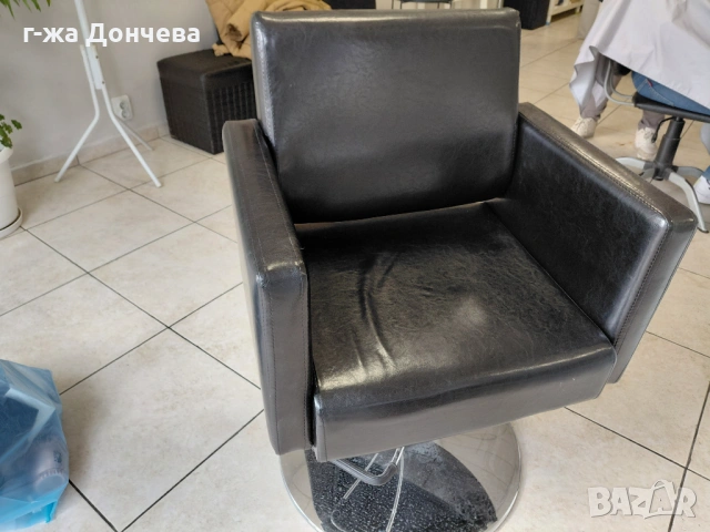 Фризьорски стол, снимка 4 - Фризьорски столове - 53948704