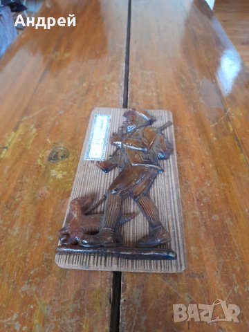 Стар сувенирен термометър Ловец