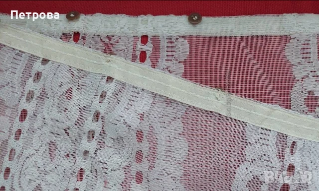 Завеса бяла, запазена, готова за окачване