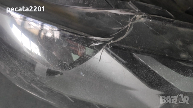 Продавам - оригинален десен ксенонов фар за VW Polo 2009-2015 със счупено стъкло, снимка 2 - Части - 51779936