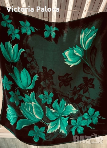 Луксозен шал с флорален принт 67см/67см, снимка 2 - Шалове - 51762718