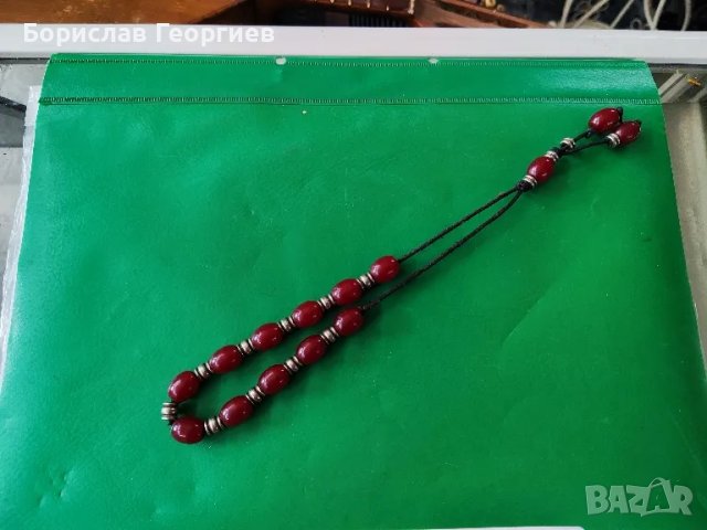 Броеница с червени топчета 