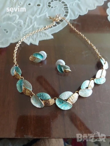Комплект колие и обеци, нов, снимка 2 - Бижутерийни комплекти - 51294492