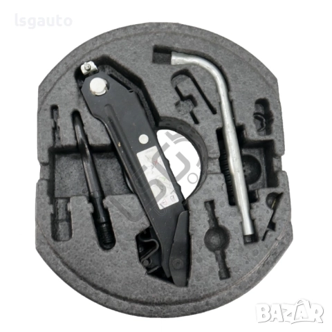 Комплект крик,ключ за джанти и кука за теглене  Volkswagen Scirocco III 2008-2017 ID: 153916