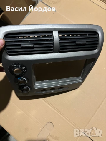 Централна Конзола за Хонда Сивик 7 / Honda Civic VII / Средна Конзола, снимка 4 - Части - 51382053