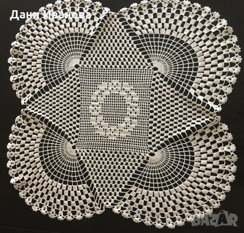 Квадратна покривка за маса, плетена на една кука - екрю, снимка 1 - Покривки за маси - 29849883