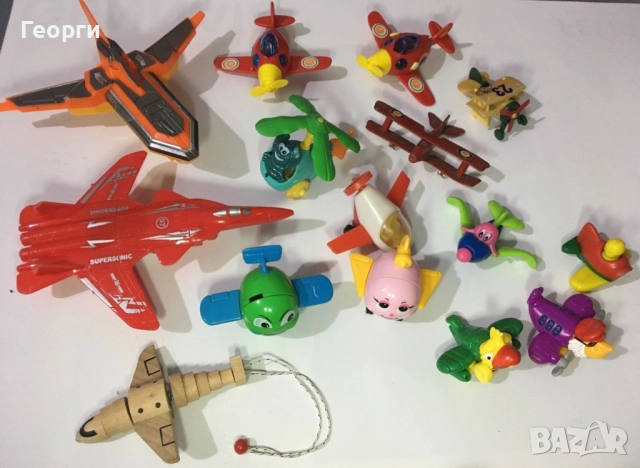 Лот самолетчета от различни серии и от Киндер от Италия.