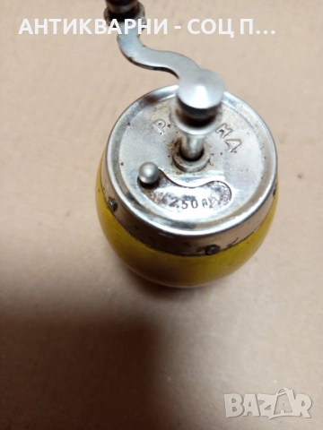 Стара Малка Мелничка За Подправки От Соца. , снимка 7 - Антикварни и старинни предмети - 51924859