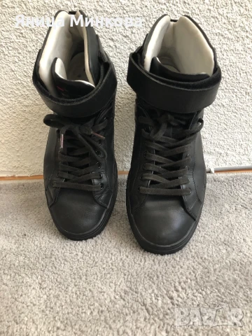 Дамски кецове Hugo Boss, естествена кожа, снимка 4 - Кецове - 51235616