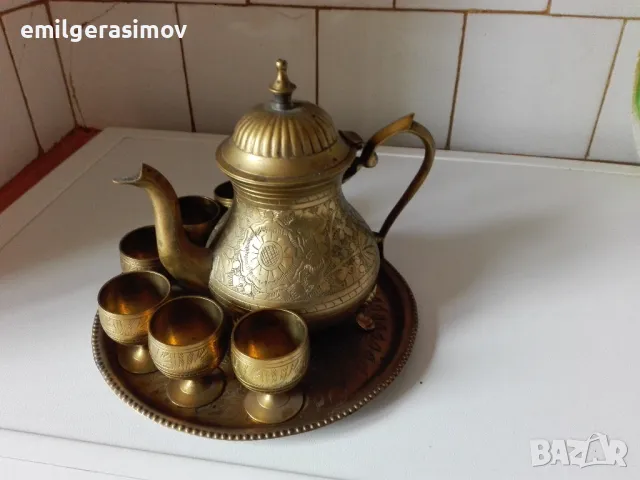 Месингов сервиз и други съдове.