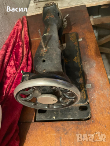 Руска шевна машина цена 40лв не работи, снимка 2 - Антикварни и старинни предмети - 44702216