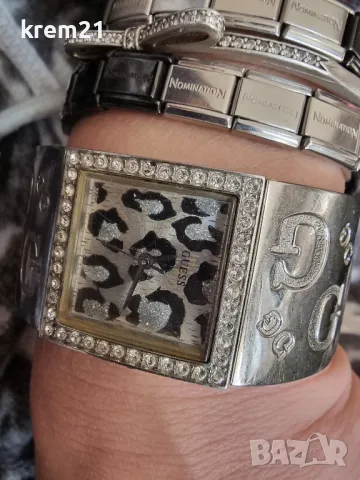 Guess дамски часовник тип гривна