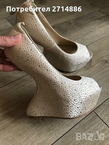 Елегантни дамски обувки 