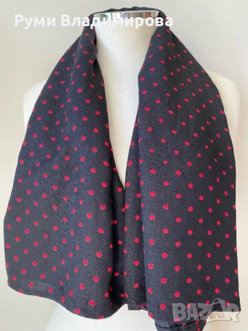 Черен шал на червени точки Ko:ko от 100 % вискоза, снимка 3 - Шалове - 51530325