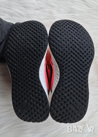 Детски маратонки Nike Revolution №27/28, снимка 8 - Детски маратонки - 54047012