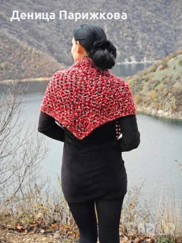 Ръчно плетен триъгълен шал модел „Верона“, снимка 13 - Шалове - 52750409