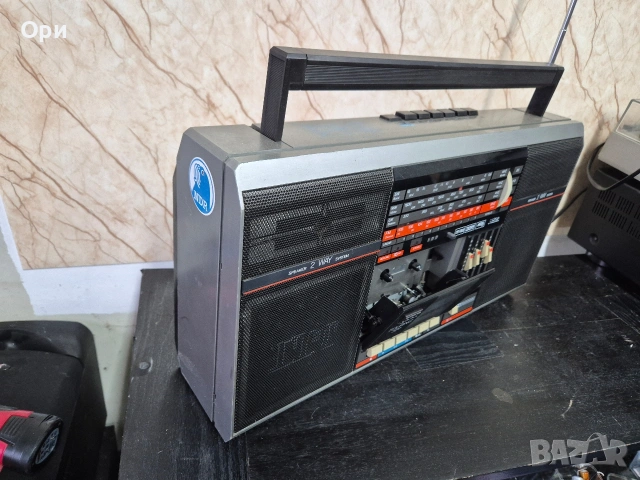 Радиокасетофон ITT Touring 320, снимка 2 - Радиокасетофони, транзистори - 54357910