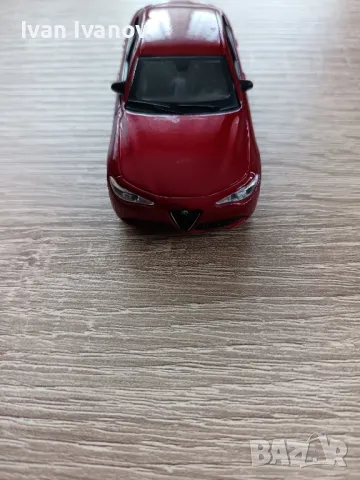 Алфа Джулия 1:43 тъмночервен умален модел на Бураго, снимка 6 - Аксесоари и консумативи - 49482740