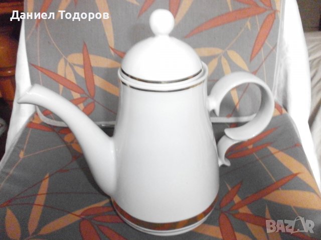 Стар Български Порцеланов Чайник, Кана с  Позлата , с Налична маркировка