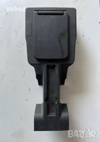 Централна конзола трети ред Волво Volvo XC90 2010