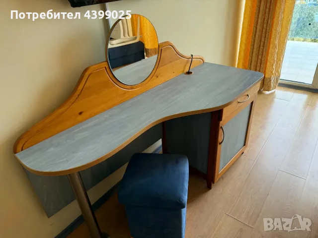 Тоалетка с огледало
