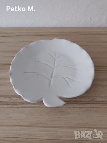 Чиния листо 22 см - бял, без шарка